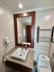Suite con hermosa vista al río y piscina y jacuzzi RF2-304