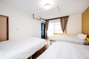 Nihonbashi area 5minute walk to Namba 4 minutes to Ebisucho Station 127 for rent 4 bedrooms 2 baths 2 toilets