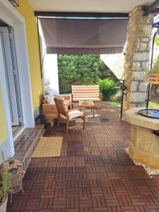 Apartment Peruč with big terrace and beautiful garden