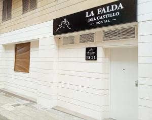 La falda del castillo hostal