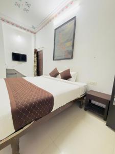 HOTEL DEVI VILAS 966o9o1oo6 10mtr From gangaur ghat Udaipur By SK