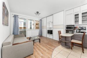 Tauron Arena Cosy Apartment by BookingHost