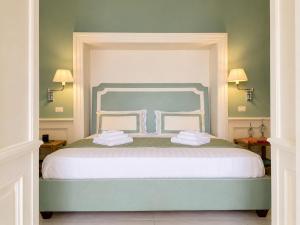 500 meters from the port, sea view, and air conditioning