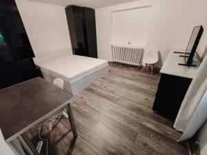 2-bedroom apartment on the ground floor of a house