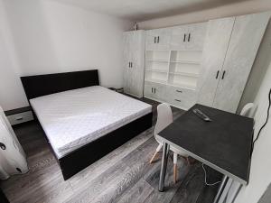 2-bedroom apartment on the ground floor of a house