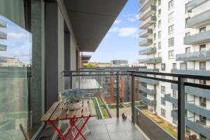 Bastion Wałowa Suite with Free Parking by Downtown Apartments