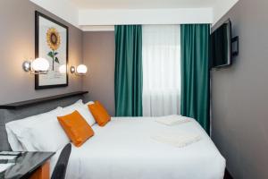 Small Double Room room in Hotel Malcom and Barret