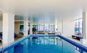 Luxury Premier SeaView Suit - Beach Pool & Spa Resort langa plaja