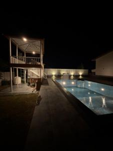 Coso Farm 5 Ensuite BRs Pool Jacuzzi Cinema