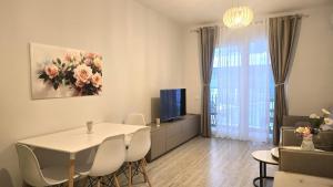SOLIS Residence,Fleur Apartments