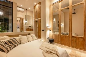 Suite Boutique con Bañera y Cine Privado - Centro Histórico de Málaga