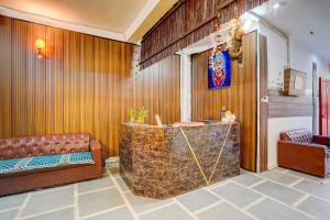 Hotel Happy - Near IGNOU Road