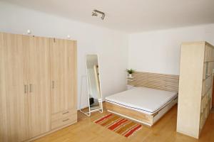 Marton Estate 2 people airco free parking