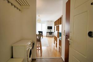 Marton Estate 2 people airco free parking