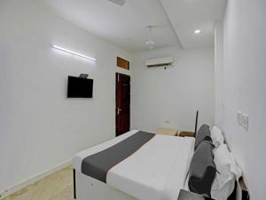 Hotel Signature Plaza - Near Lajpat Nagar Metro