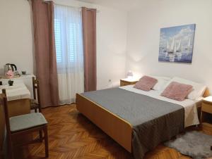 Rooms with a parking space Krk - 5371