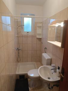Rooms with a parking space Krk - 5371