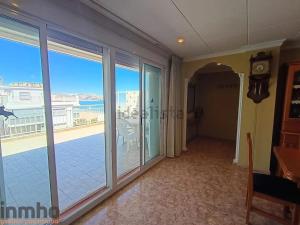 Atico de 4 habitaciones en primera linea de playa