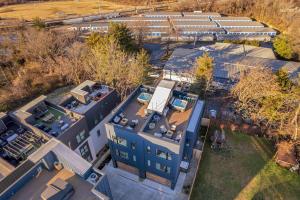 Rooftop Deck Hot Tub & Game Room in Nashville