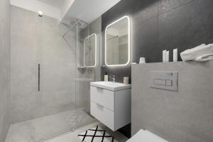 Villa la Maddalena 2 z Balkonem, Ogrodem Blisko Plaży by Renters Premium