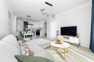 Villa la Maddalena 2 z Balkonem, Ogrodem Blisko Plaży by Renters Premium