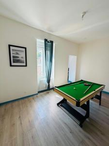 Appart cosy avec billard, à Bort