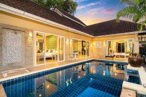 2 Bedrooms Pool Villa with Garden Dok Mai