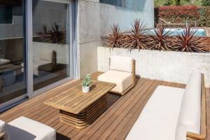 Skyline Retreat with pool by Portugal Active