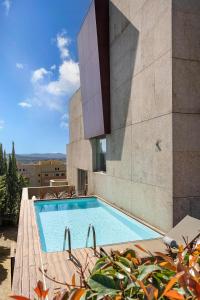 Skyline Retreat with pool by Portugal Active