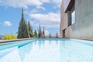 Skyline Retreat with pool by Portugal Active