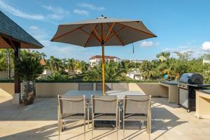 Bangtao 3-BR Pool Villa, 15 min walking to Beach