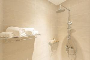 Bangtao 3-BR Pool Villa, 15 min walking to Beach