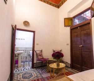 DAR bab jdid- Steps from historic sites