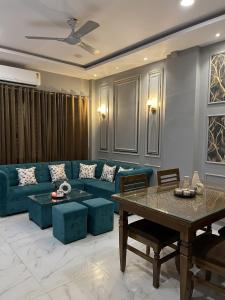 HOMLY STAYS 4BHK villa