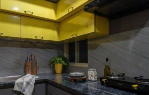 HOMLY STAYS 4BHK villa