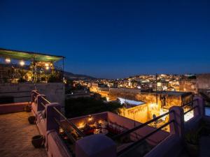 DAR bab jdid- Steps from historic sites