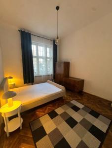 2-Bedroom Central Apartment near UNTOLD with Parking