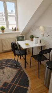 Comfortable Furnished Room in Shared Apartment -D