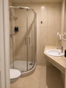 Royal Mile Studio by Tyzenhauz