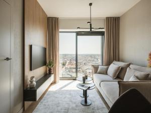 URBAN APARTMENTS Global 20th Floor No 17 - Air Condition - Free Garage