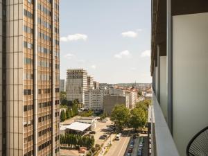 URBAN APARTMENTS Global 10th Floor No 7- Balcony -Free Garage