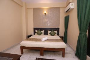 FabHotel Crystal Crown