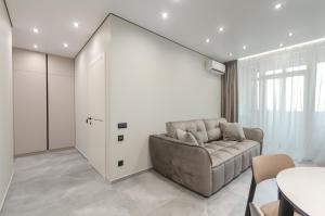 11-92 Manhattan, Beresteiskyi 11, Kyiv, Politekh metro nearby, panoramic city view, 15 kW backup power, Petrovdom Apartment