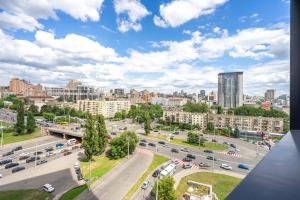 11-92 Manhattan, Beresteiskyi 11, Kyiv, Politekh metro nearby, panoramic city view, 15 kW backup power, Petrovdom Apartment