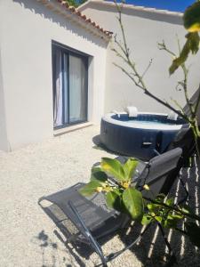 Studio neuf avec jardin et jacuzzi privé, Monteux