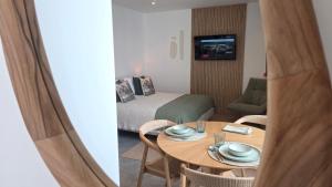 A Proa do Moliceiro WHITE 405 - Main Avenue