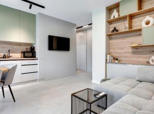 New Business and Leisure Modern Apartment next to Metro Station with WiFi and Free Private Parking