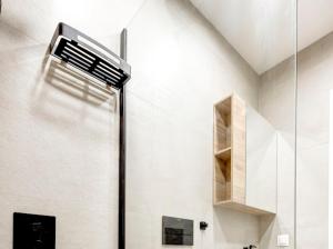 New Business and Leisure Modern Apartment next to Metro Station with WiFi and Free Private Parking