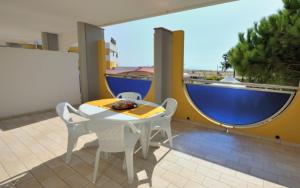 Beachfront apartment with terrace and shared pool