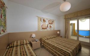 Beachfront apartment with terrace and shared pool